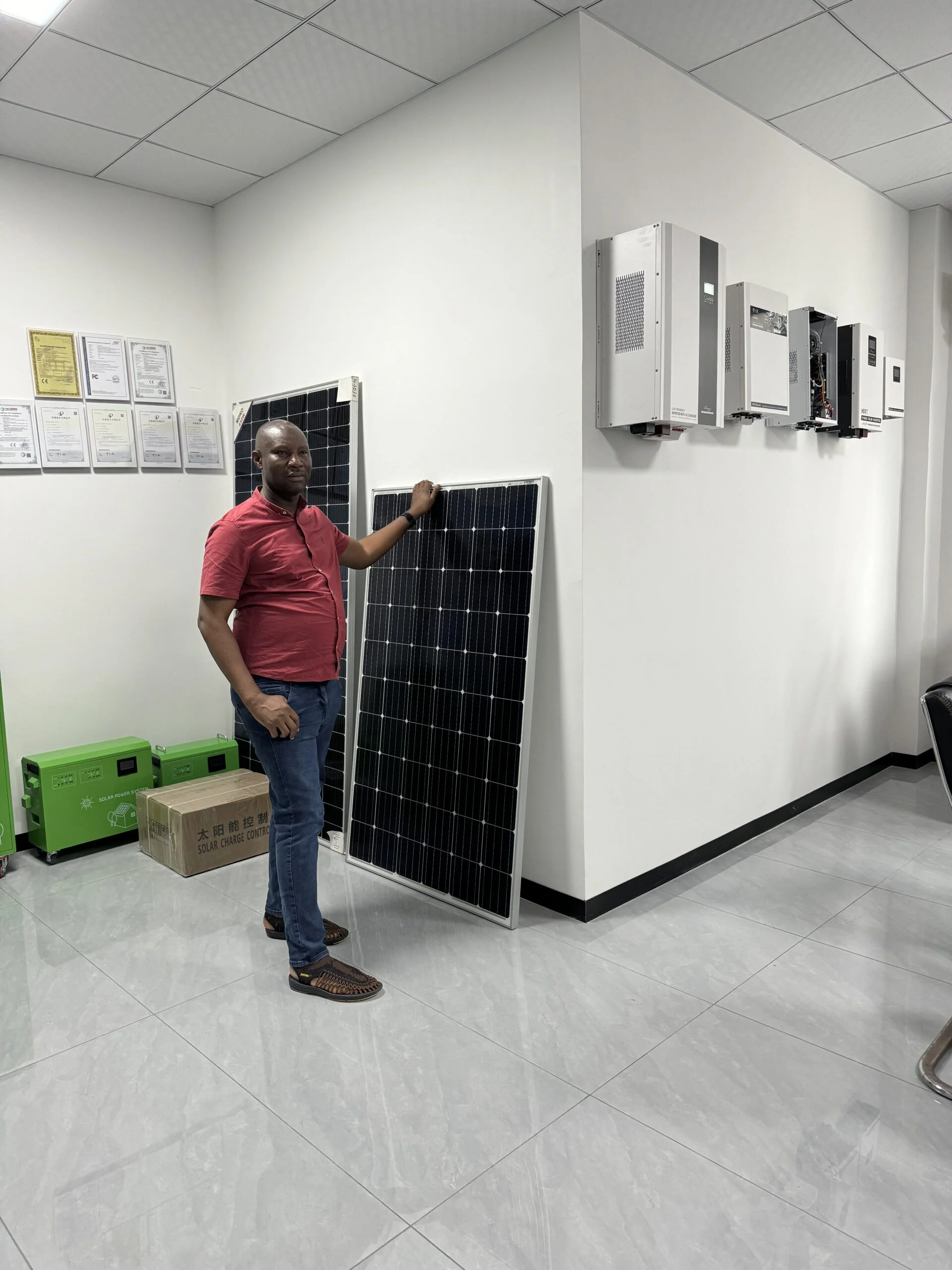 lagos customer visit inverter mppt solar controller factory